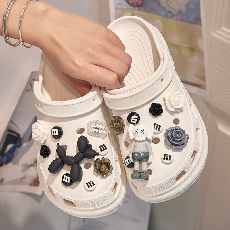 子犬のぬいぐるみ + 看板 (靴を含まない)