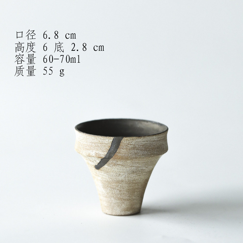 陶芸家の作品が簡素で流れる彼女