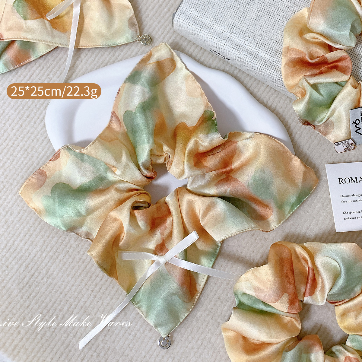 オレンジ色の四角いスカーフ