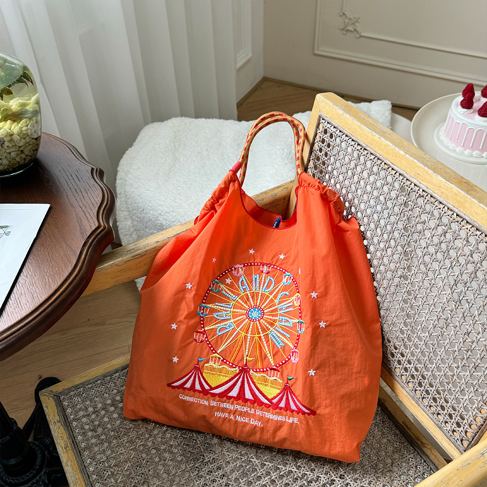 オレンジ色の観覧車