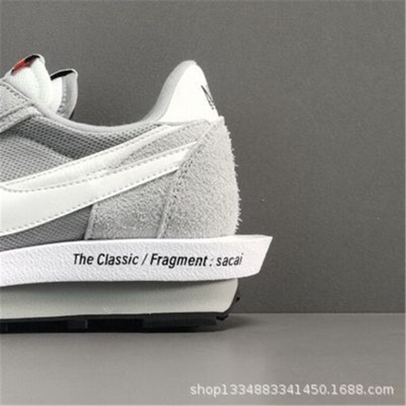 ワッフル解体 - 共同ブランドのグレーと白