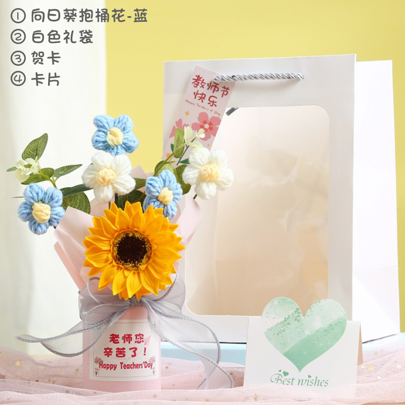 ヒマワリがバケツの花を抱いている-青いギフトバッグのグリーティングカード