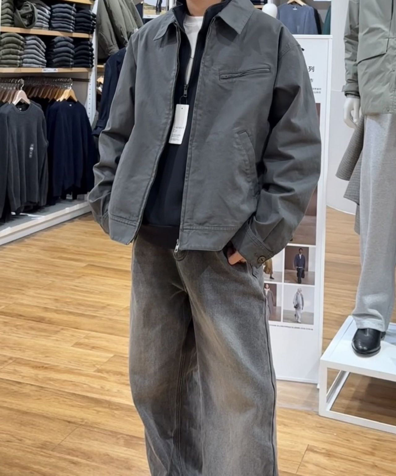 ダークグレー
