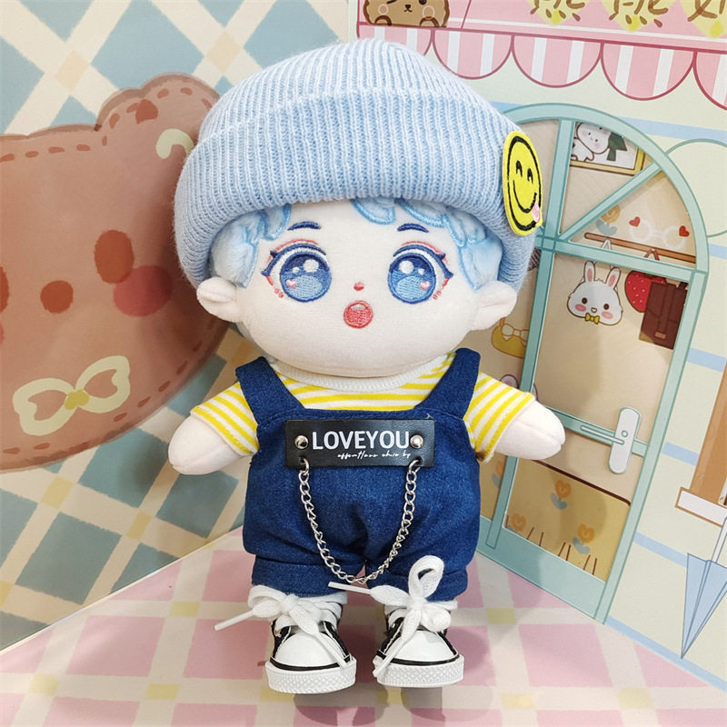 黄色のインナー + デニムの黒いブランドのストラップ + 青い帽子 + 黒い靴 (子供を含まない)