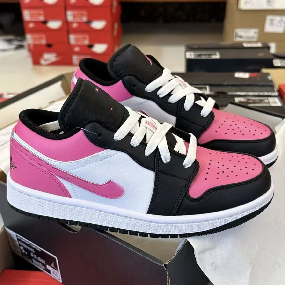 AJ ロートップ ホワイト ブラック パウダー