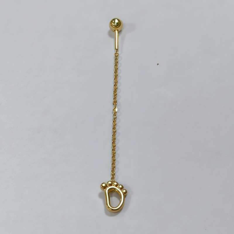 長い金色の足跡のイヤリング