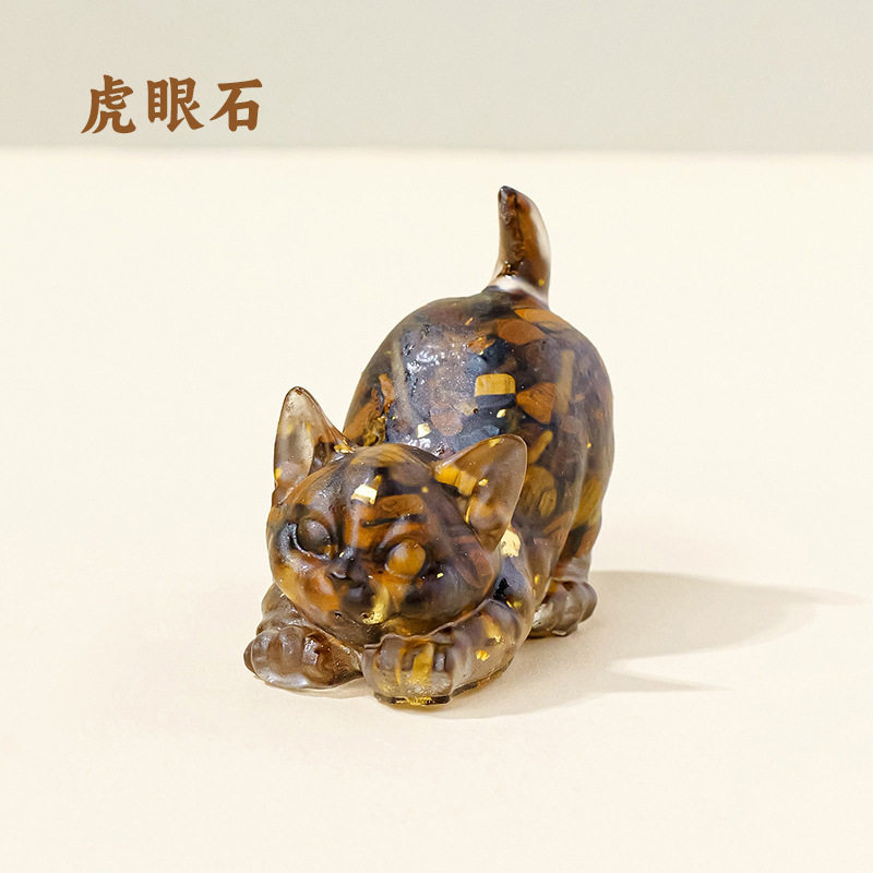 寝そべる猫虎目石