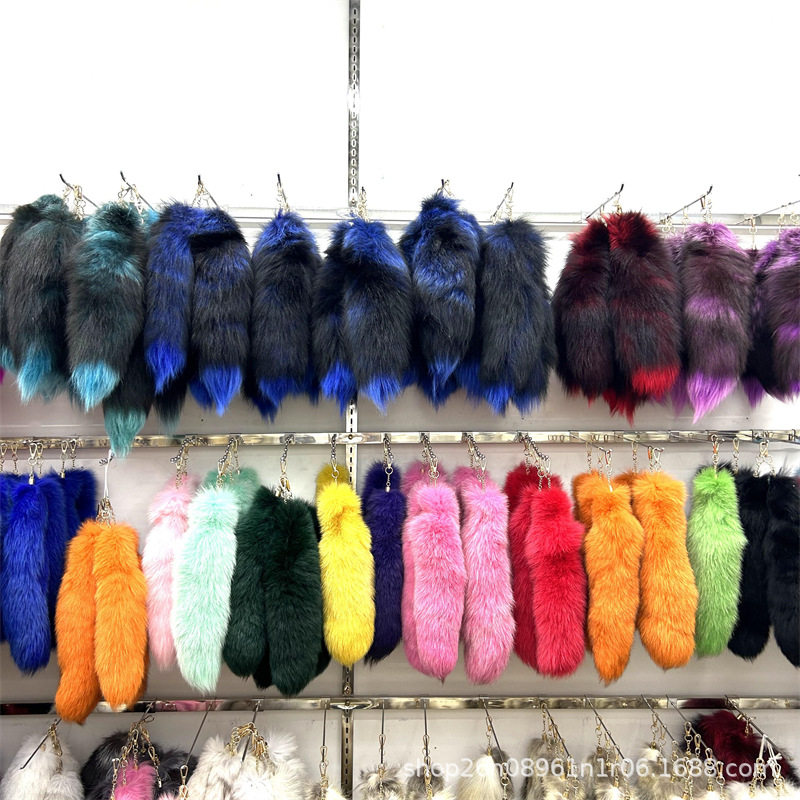 さまざまな色のカスタムテール