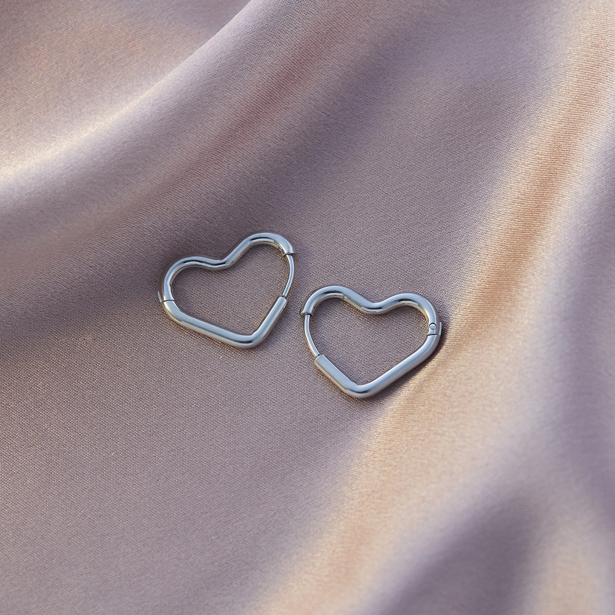 ハート型イヤリング スチールカラー