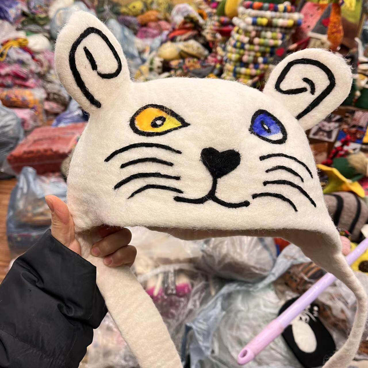 白い猫のデザイン