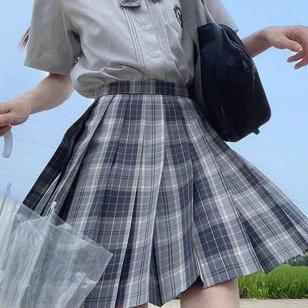 Gq9120チェックスカート + 蝶ネクタイ