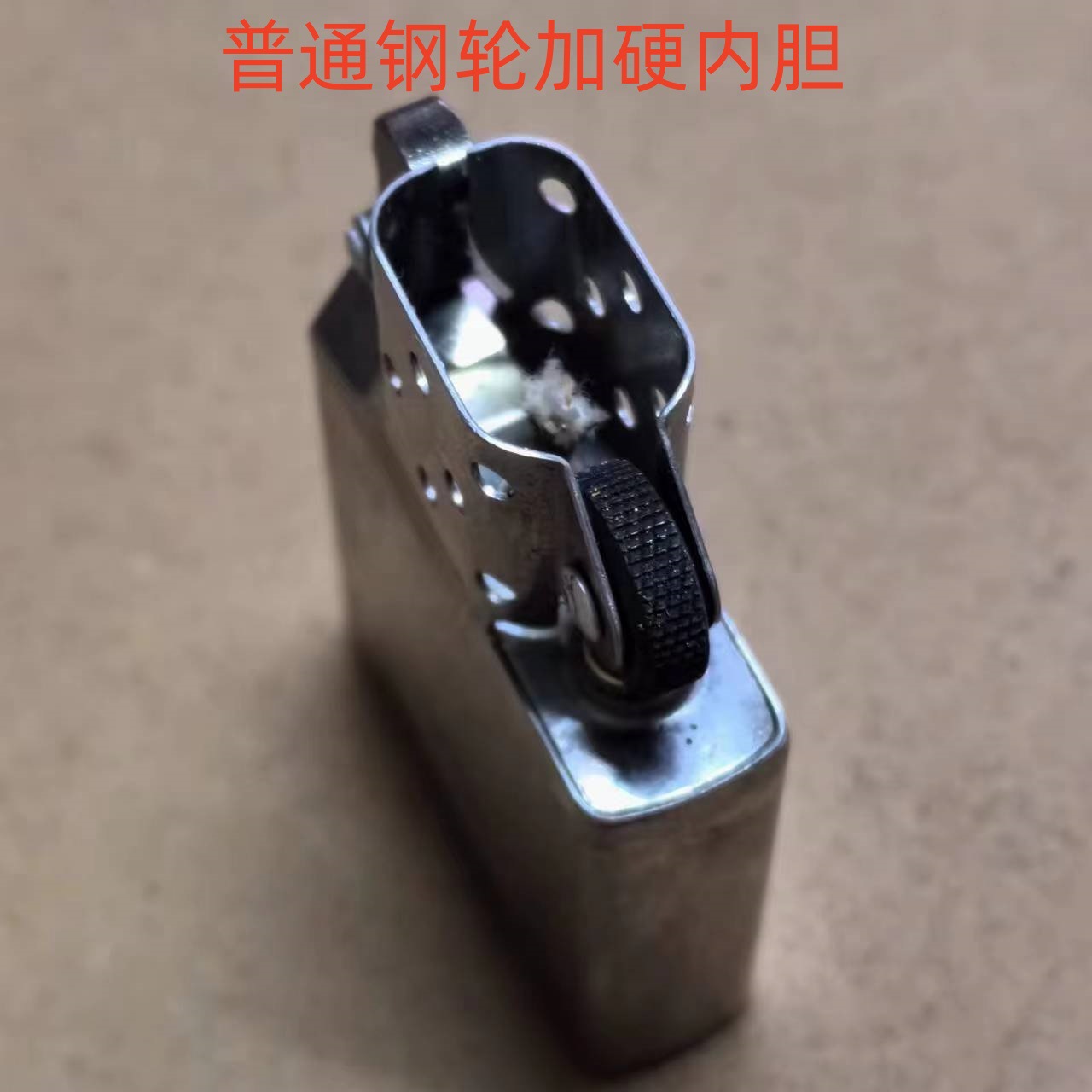 普通のスチールホイールと硬い内胆銀色
