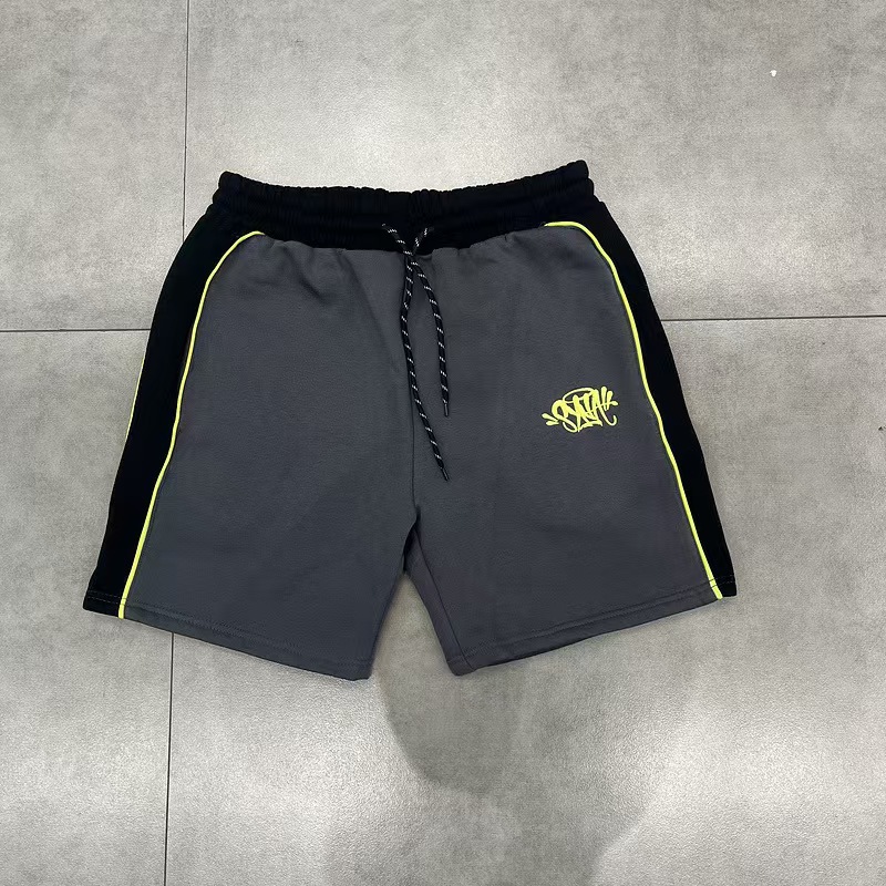 8881 黒とグレーのショートパンツ