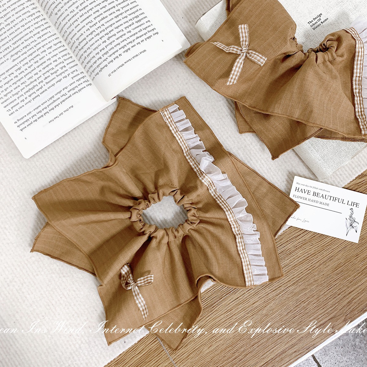 カーキ色のハンカチ