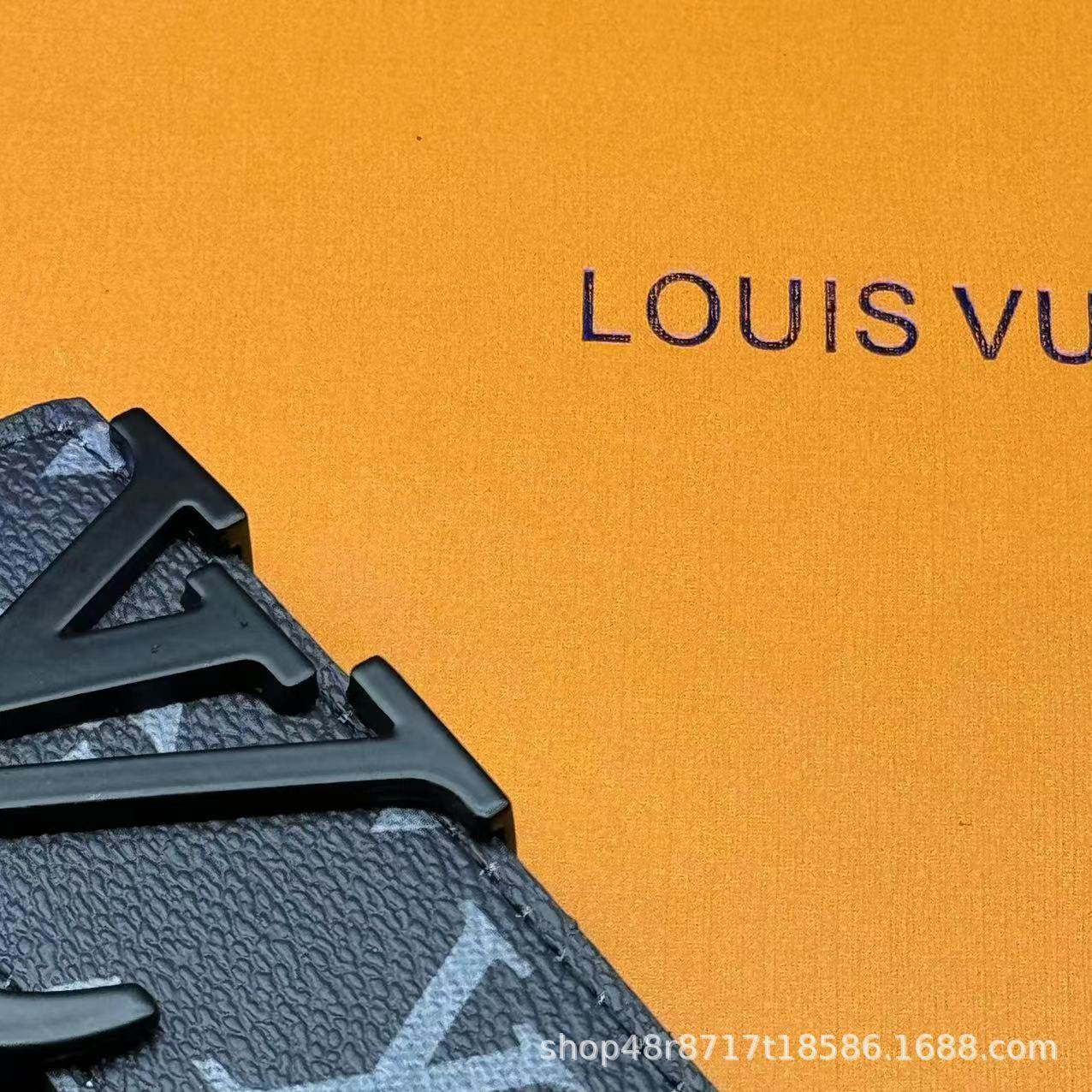 黒い花黒いボタン