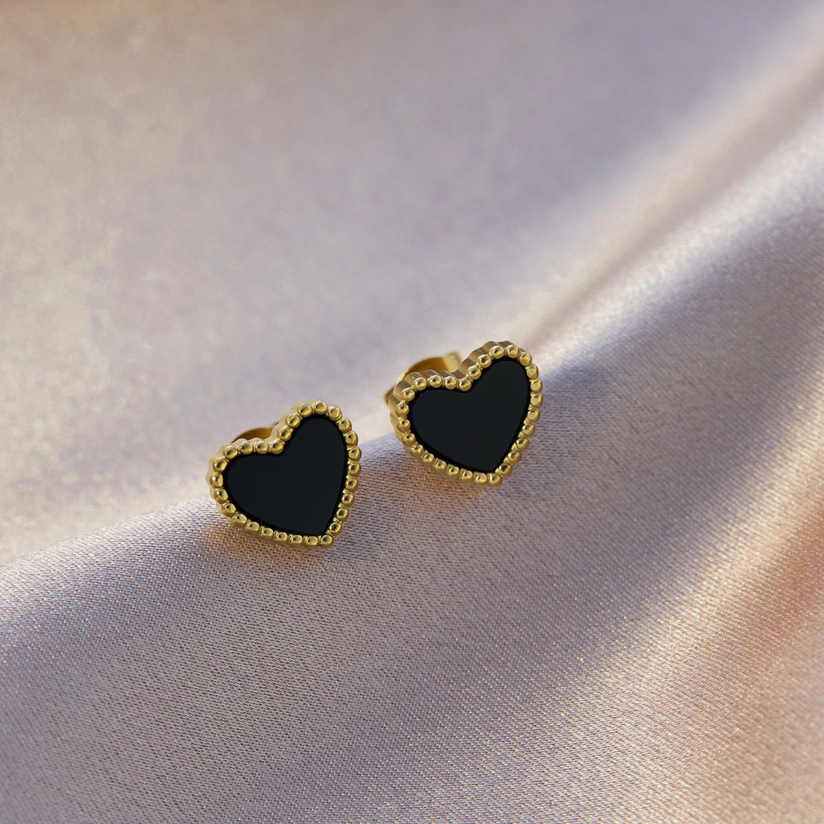 ブラックラブイヤリング