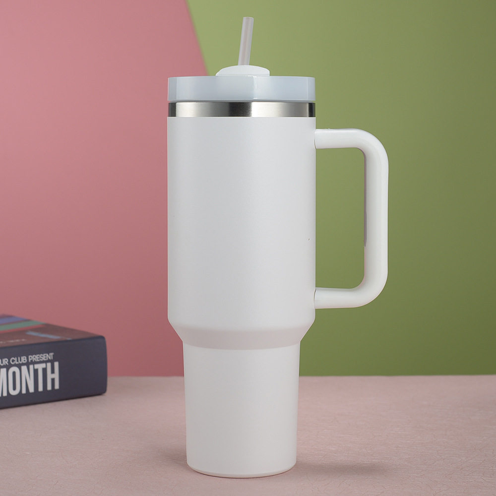 クリームホワイト