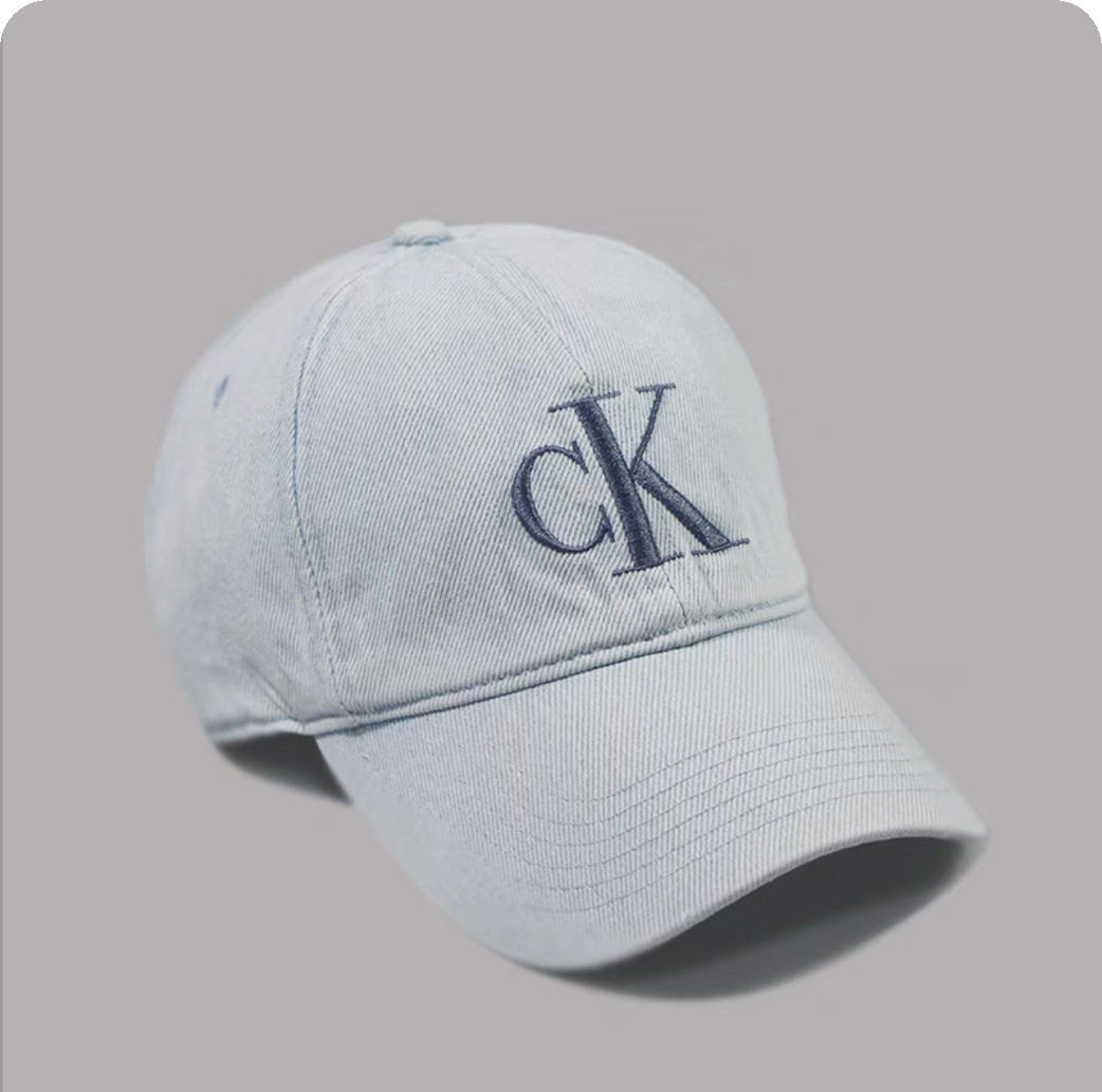 ライトデニムブルー（おうち女子も同じスタイル）