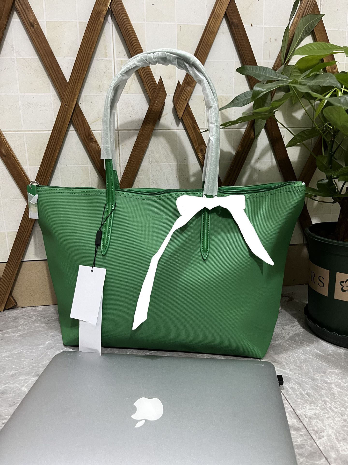 フォレストグリーン