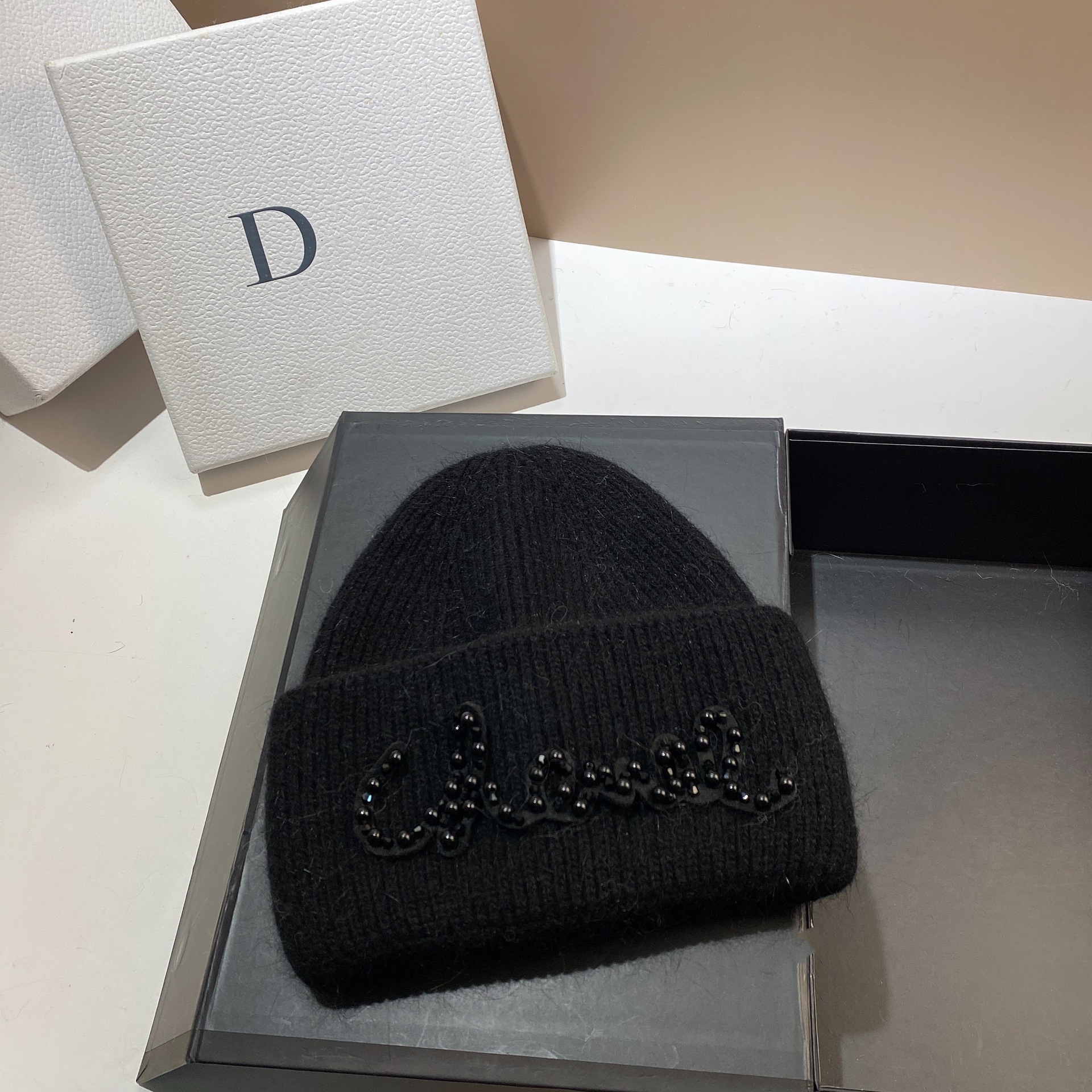 黒 + 黒アルファベット