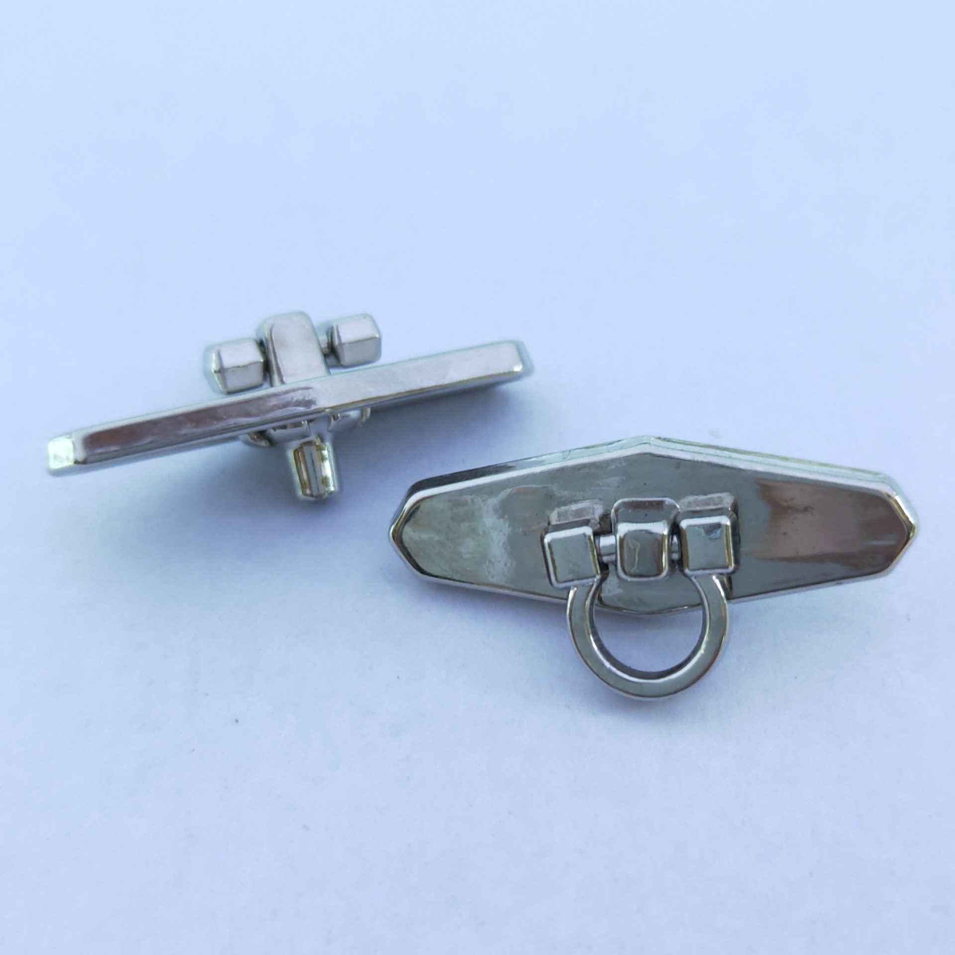 30x14mm*不規則*吊り下げ白*ロック*6069#