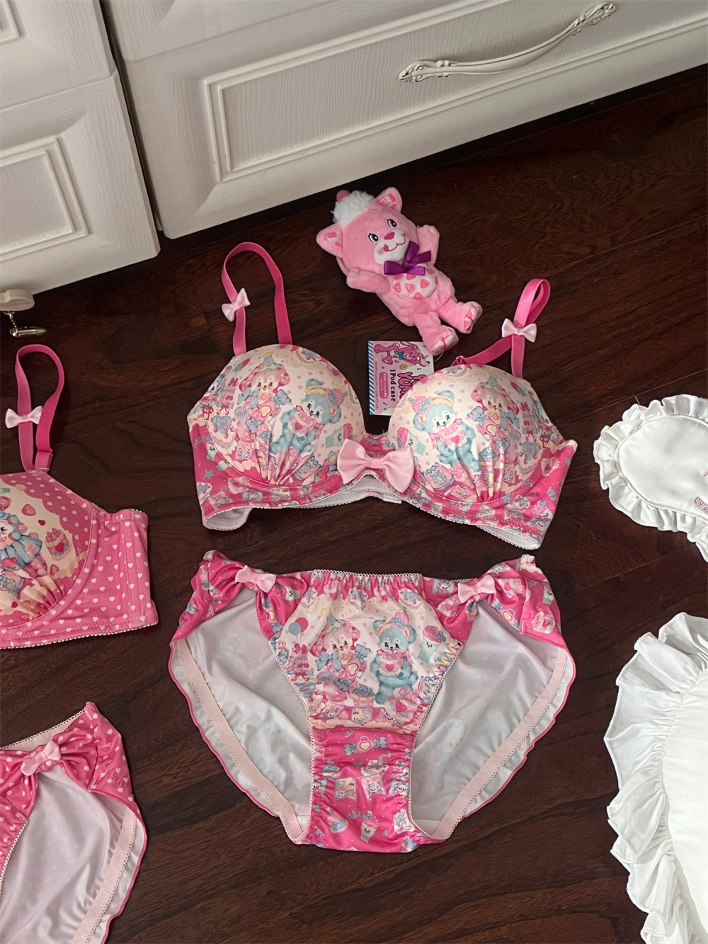 ピンクのスーツ