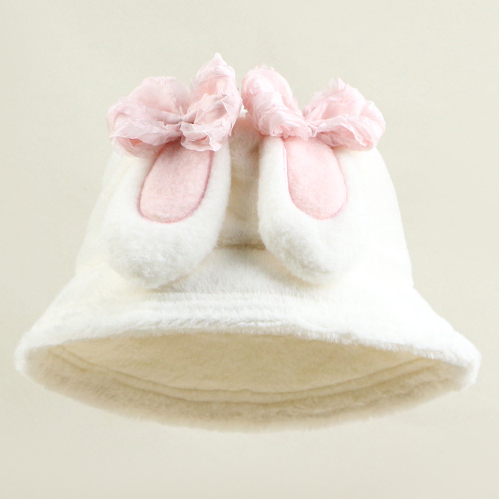 小さな白いウサギ