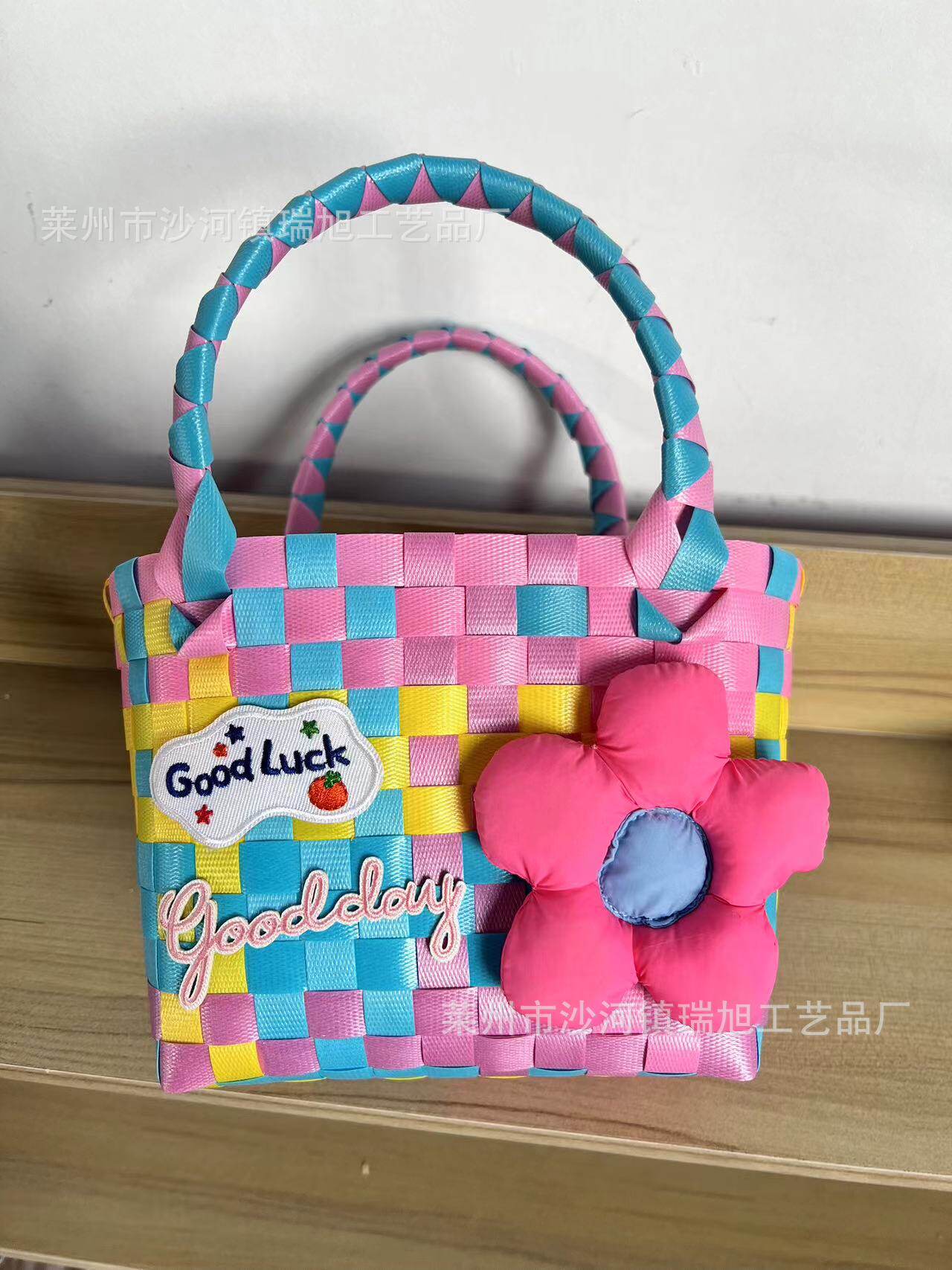 ピンクブルーの大きな花