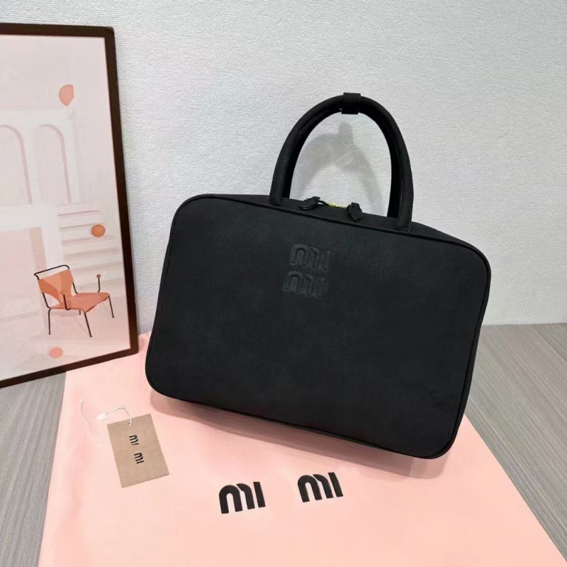 大きめのマットブラック