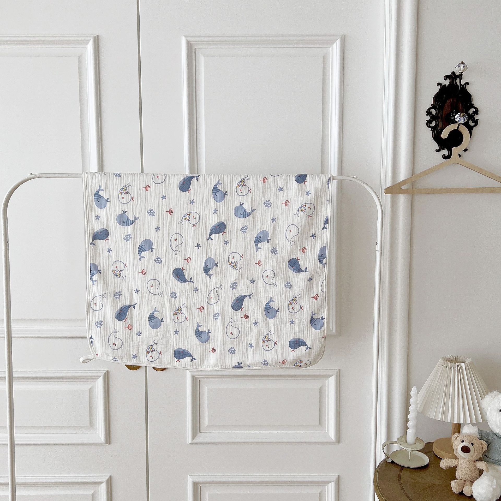 青いイルカ-四階の大きなタオル