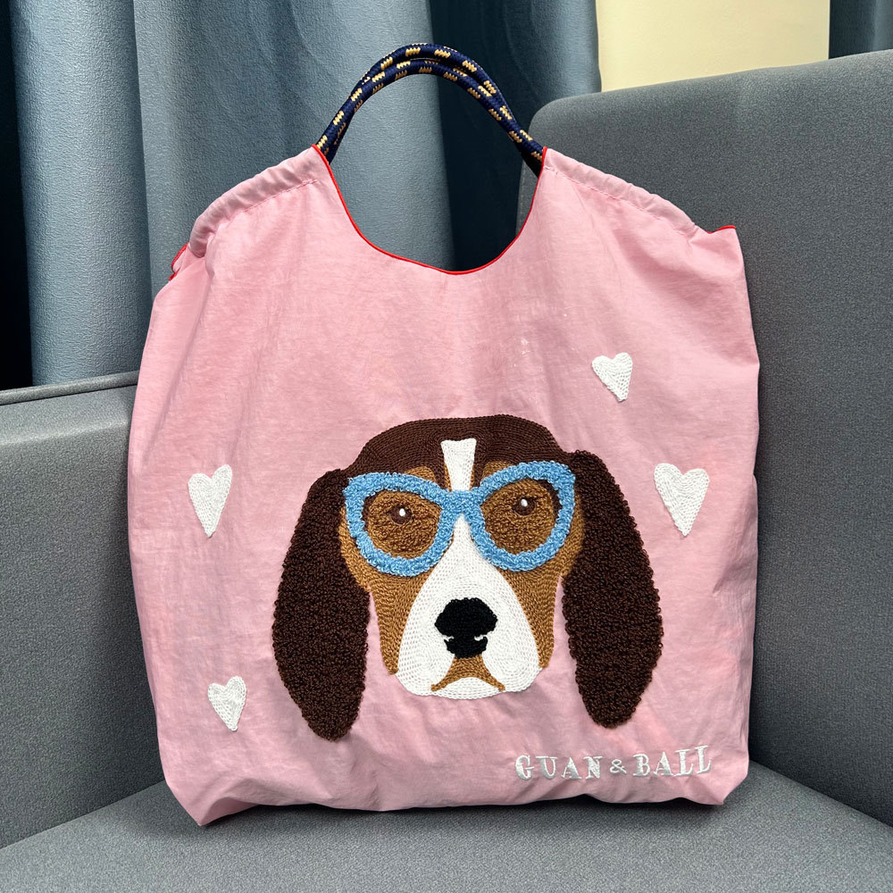 ピンク・ビーグル犬