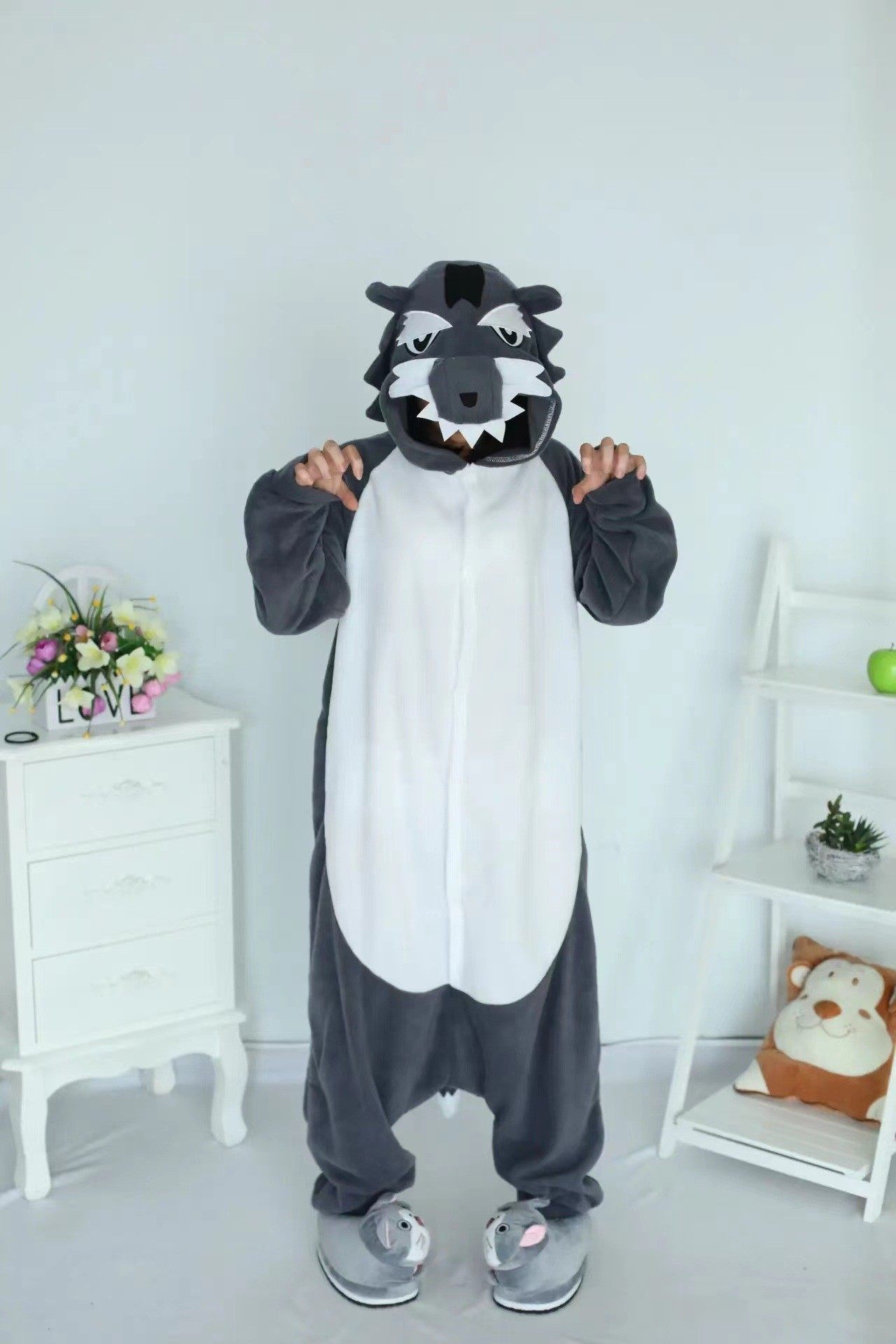 大きな灰色のオオカミ