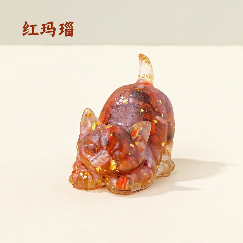 寝そべる猫-赤瑪瑙