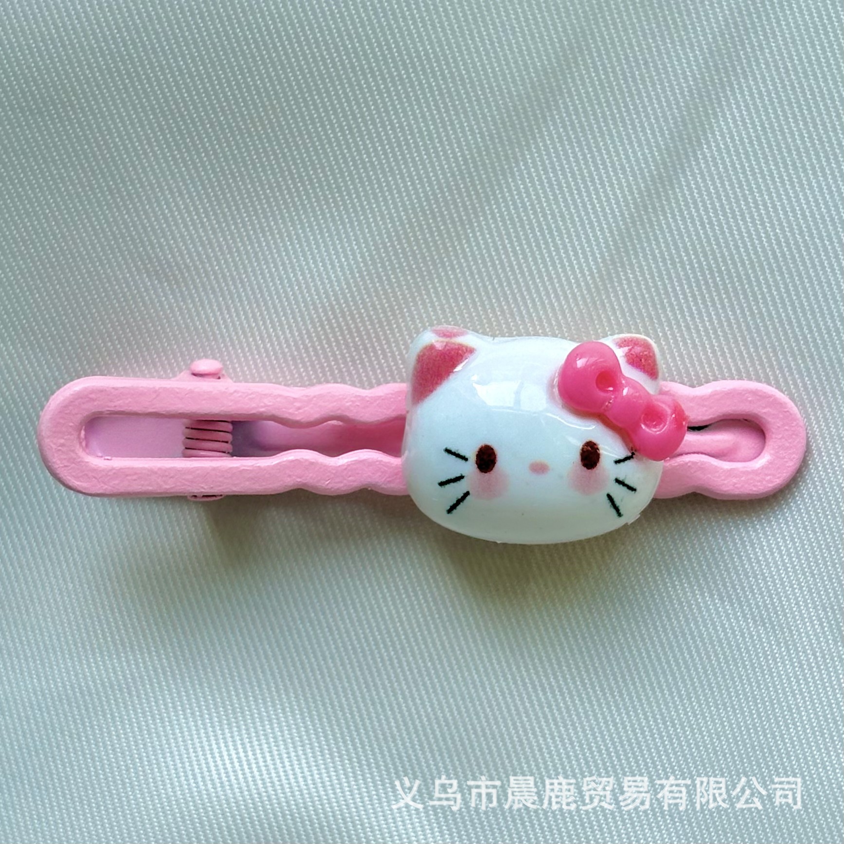 小さな丸いkt猫