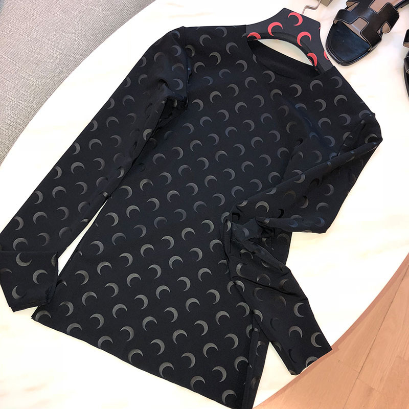 黒底灰月