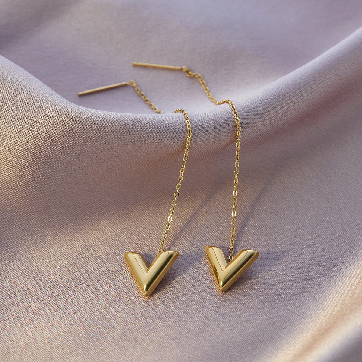 V字型イヤーワイヤー