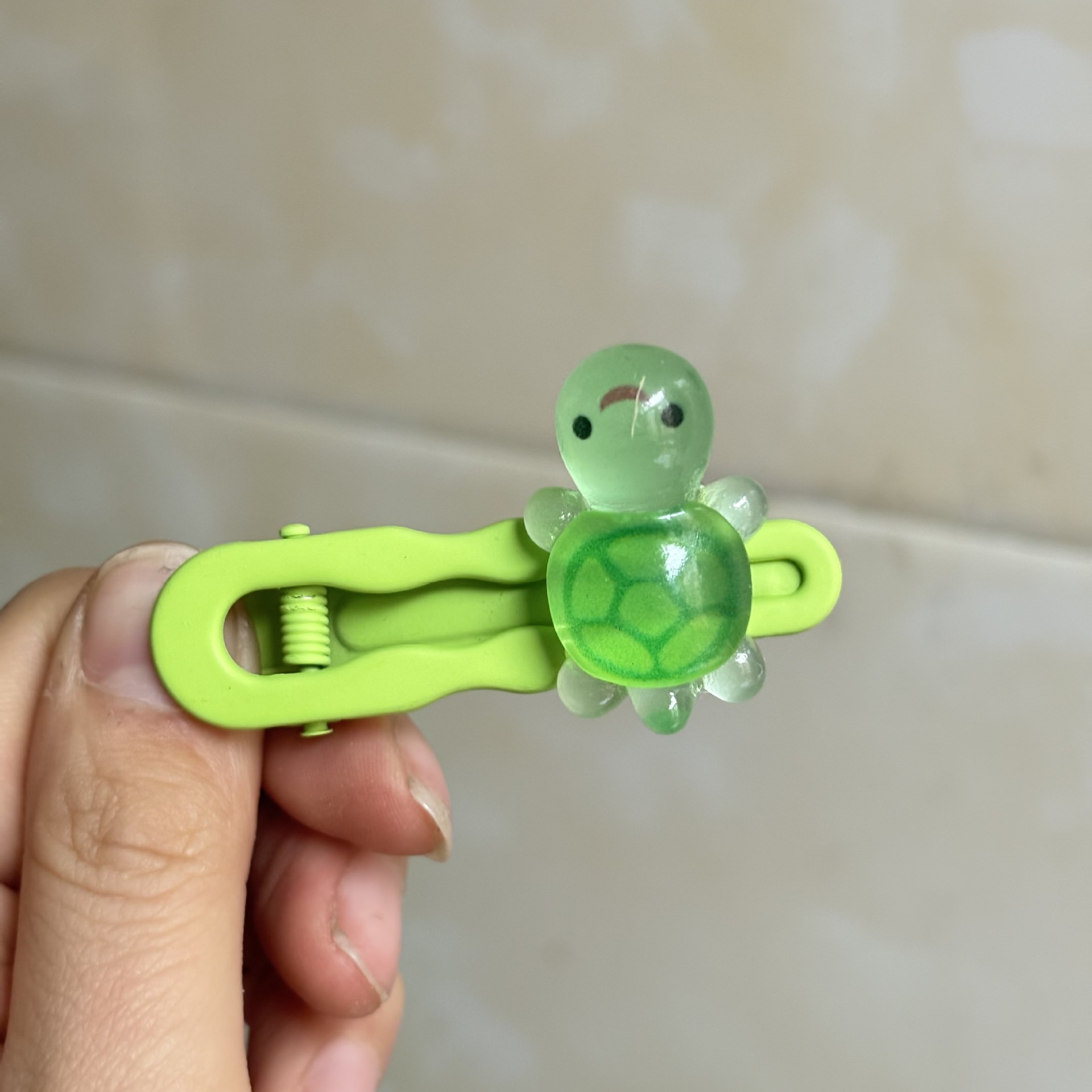 ネット有名人の小さなカメグリーン