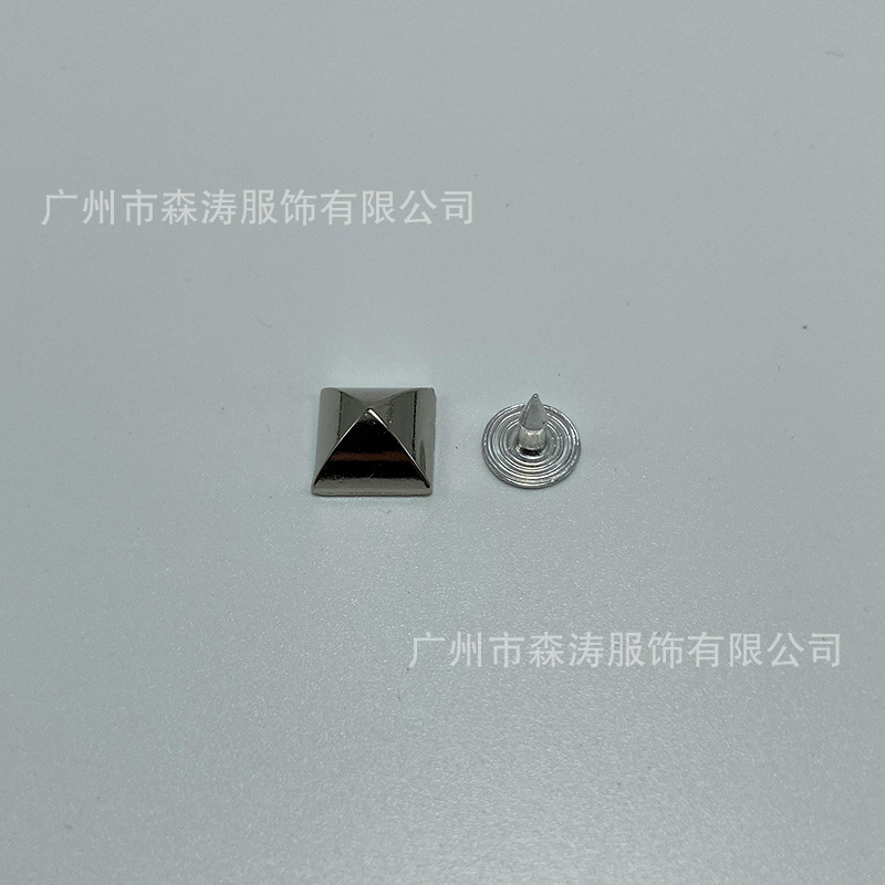 8mm*ピラミッドネイル*シルバー