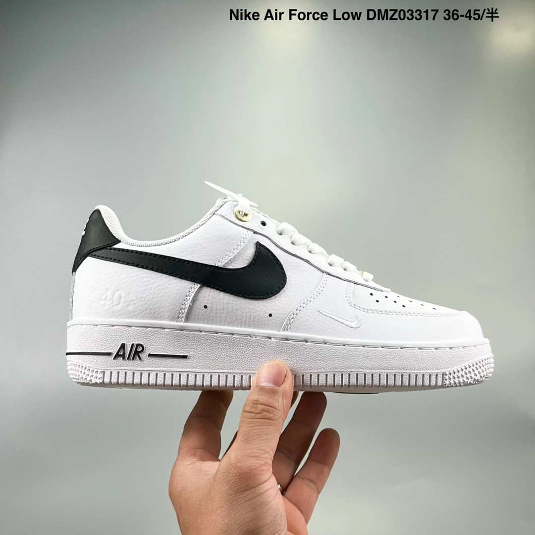 黒いフックと黒い尾