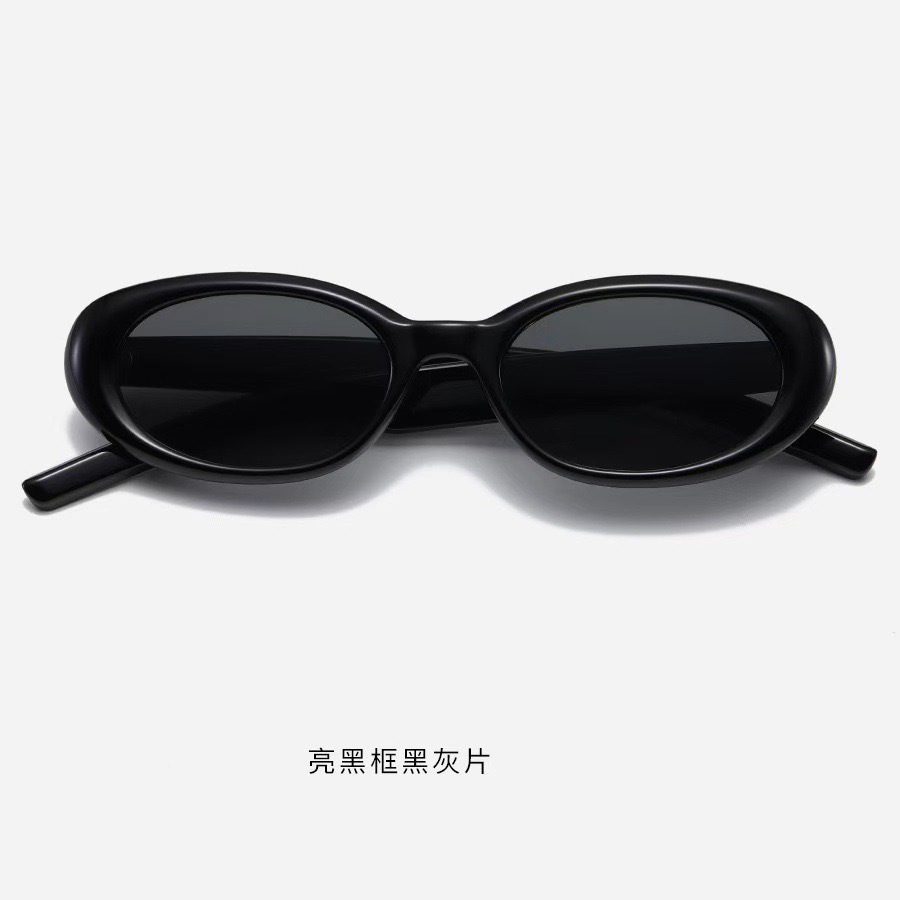 明るい黒フレームの黒とグレーのフィルム