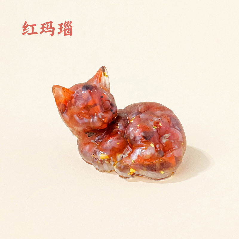 横たわる猫-赤瑪瑙