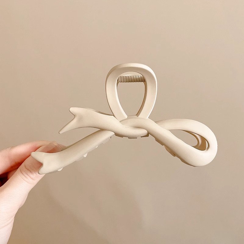 7 # ミルク茶色の蝶結びクリップ