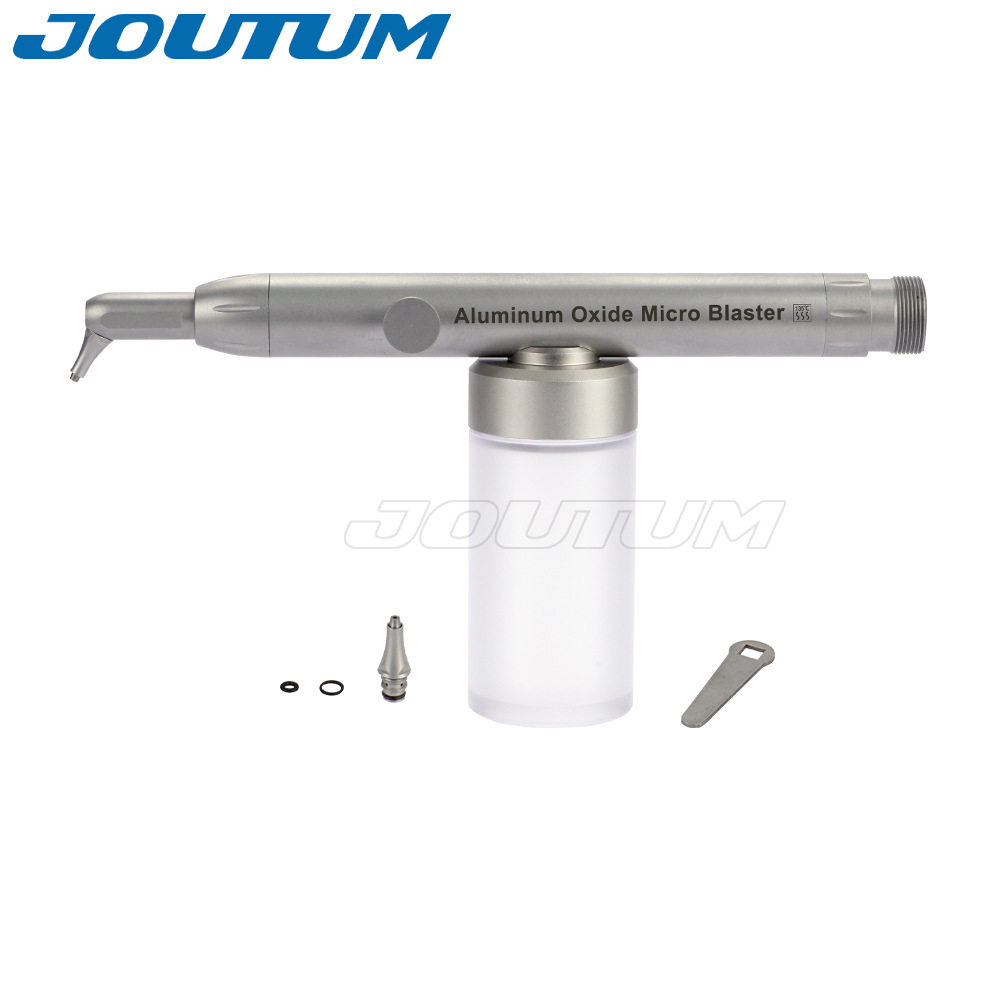 水のある2つの穴