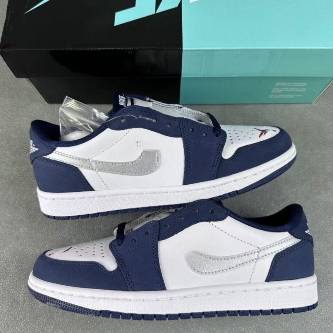 AJ ロートップ ネイビーブルー