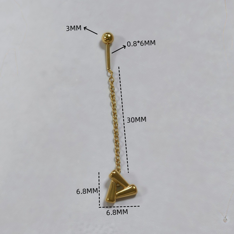 金色の三角形のイヤリング