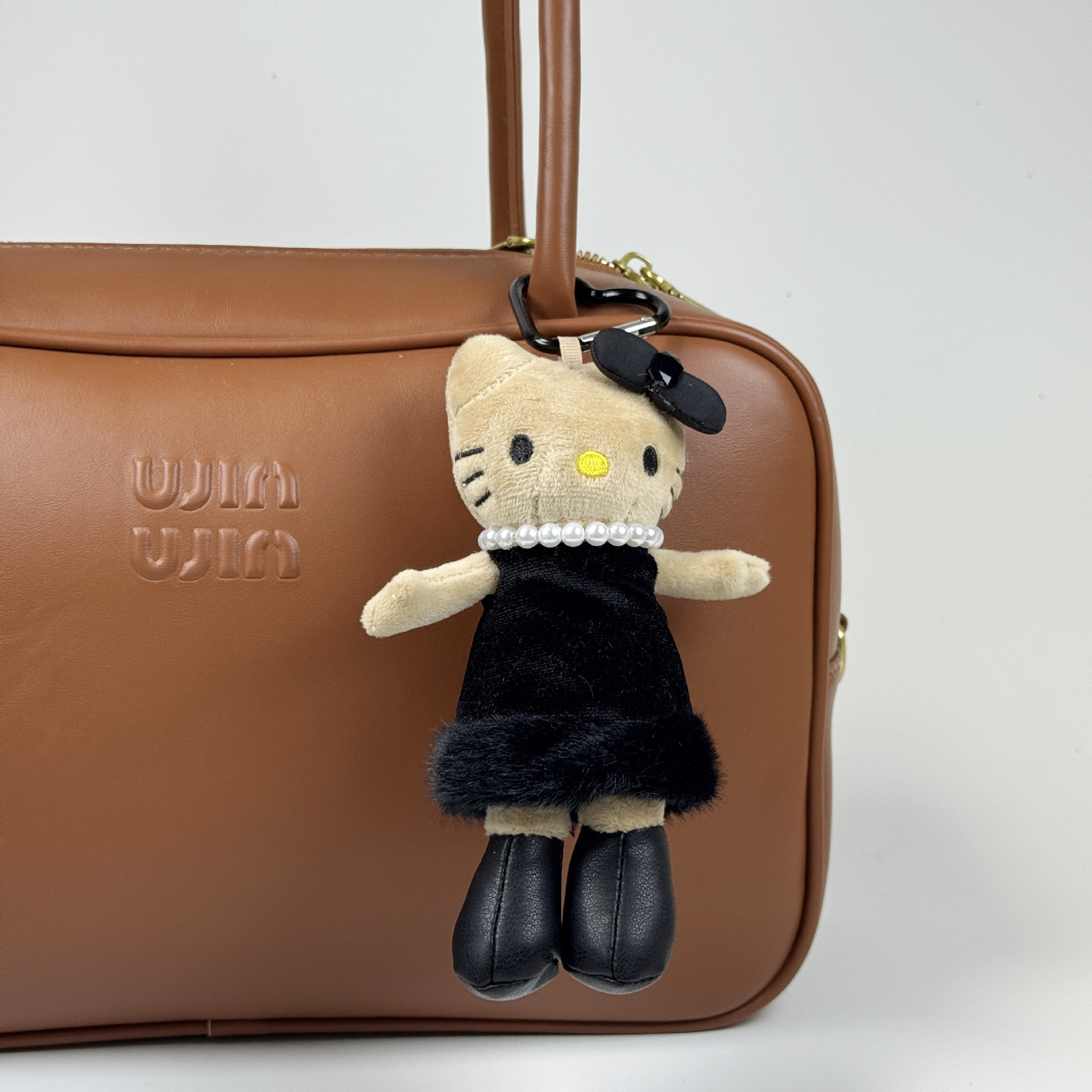 黒スカート美脚KT【ハートキーホルダー付き】