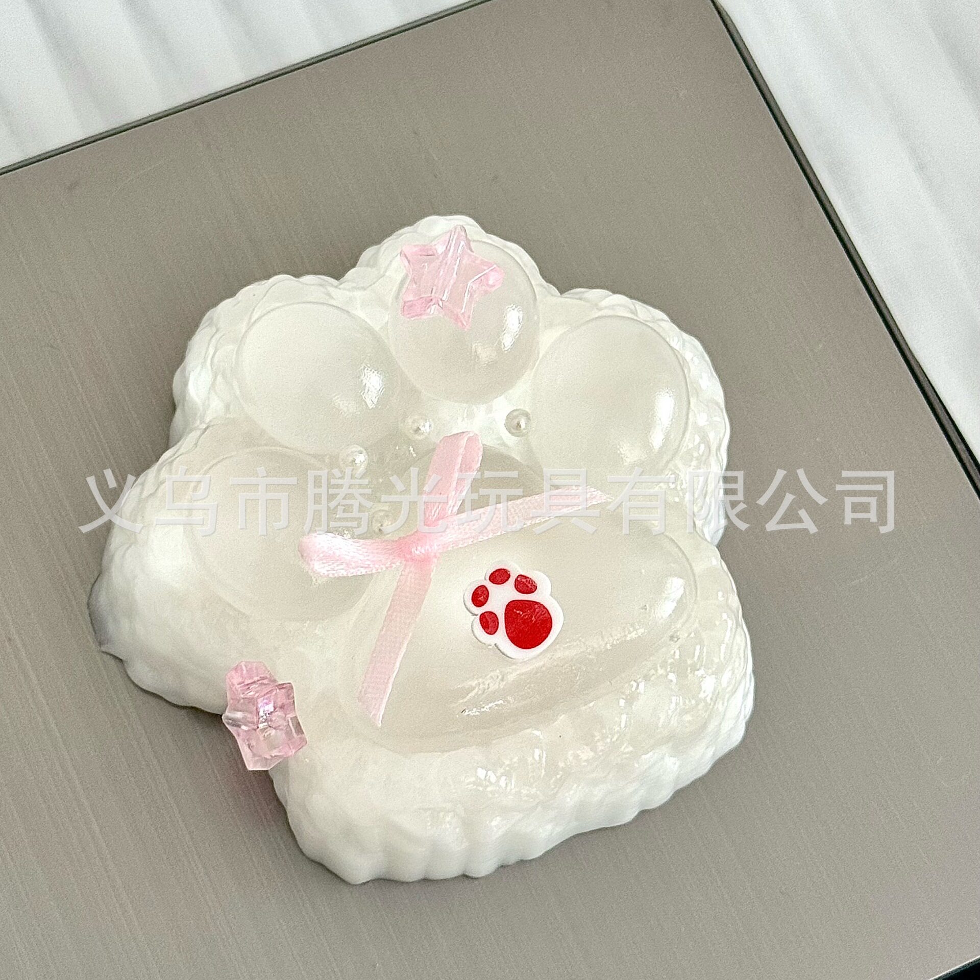 白い月光猫の爪