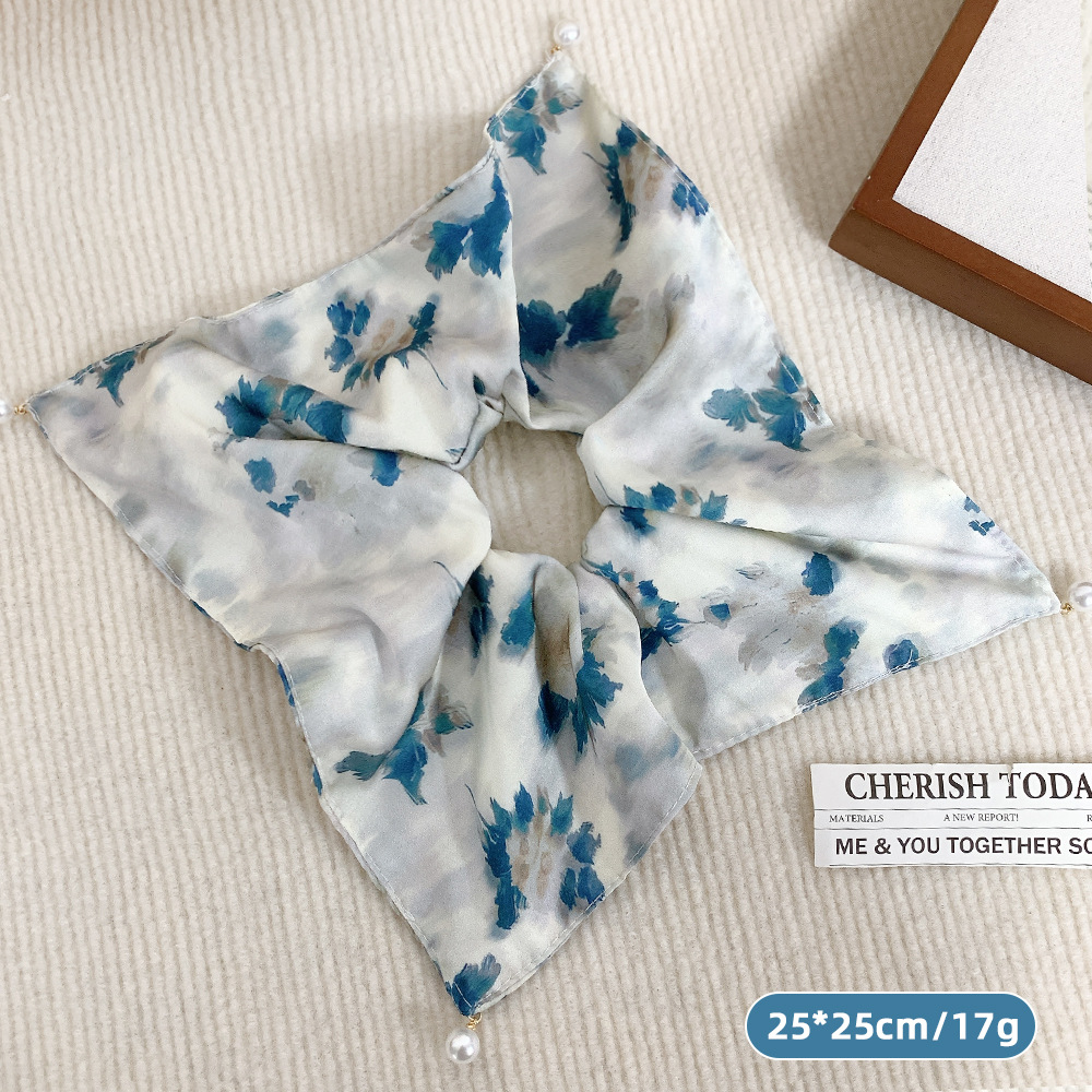 ベルベットの感触 - フォギーブルーの汚れた蝶