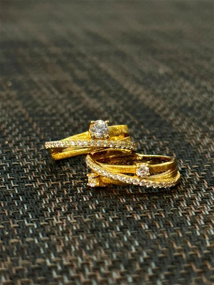 ソリティア リング ゴールドカラー