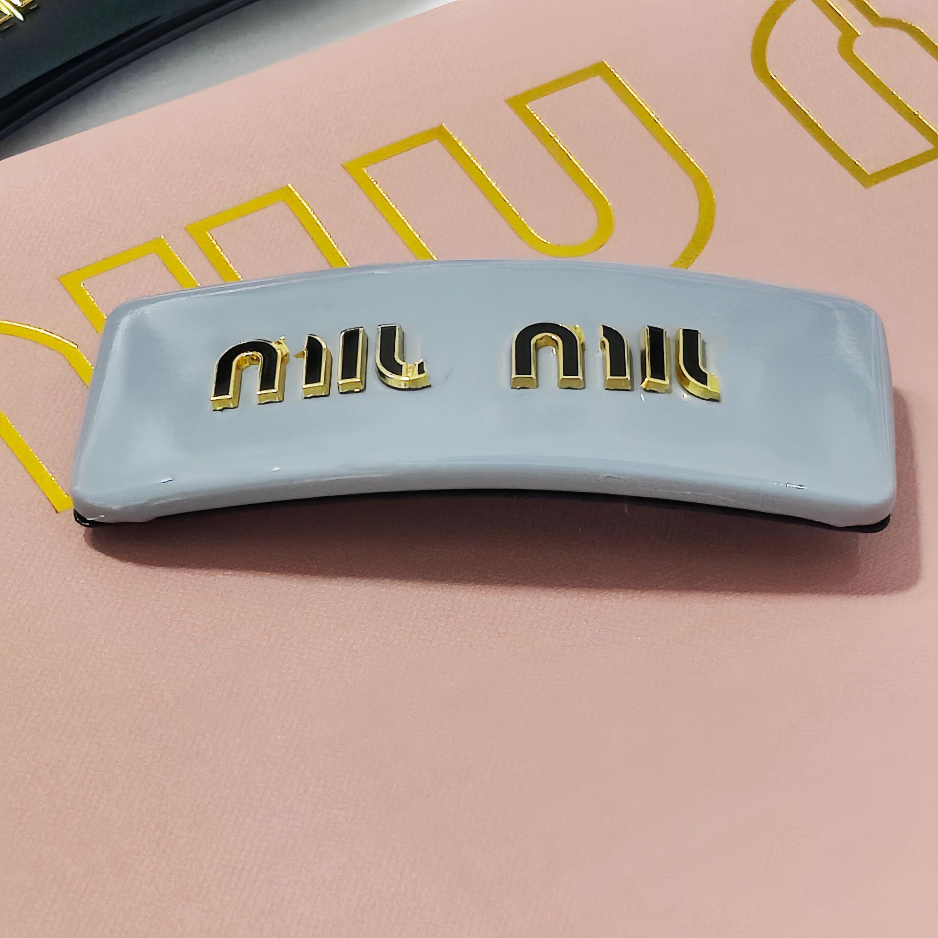 Mグレー